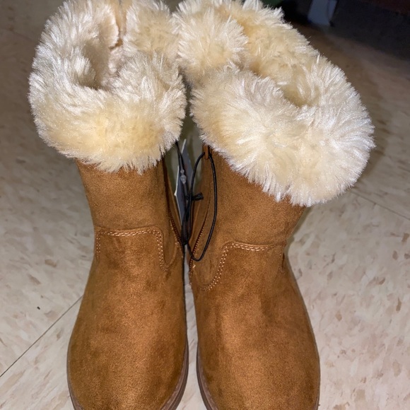 Cat & Jack Tan Ankle Boots with Cream Fur - Picture 1 of 13